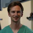 Dr. Konstantin Seiller-Tarbuk in surgical scrubs in the operating theatre